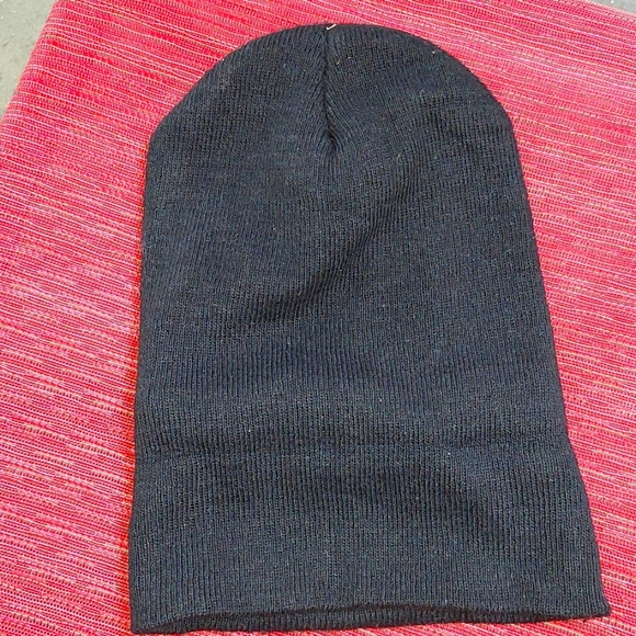 Black beanie - Picture 2 of 3